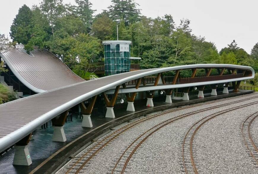 勾繪弧形月台、山巒屋頂展現優雅姿態！台灣海拔最高車站阿里山祝山車站已重啟