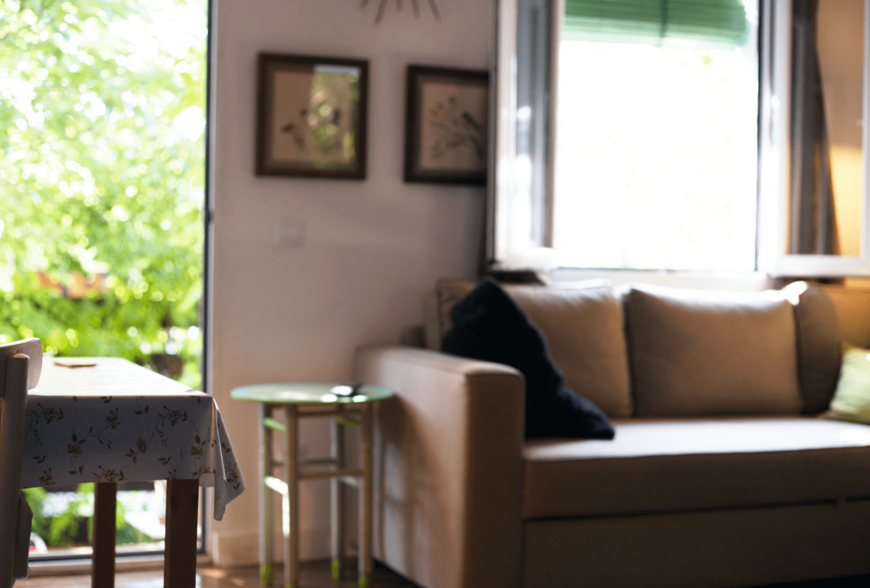 坐北朝南 vs. 坐南朝北怎麼選？專家深度分析採光、通風、房價「3 大差異」與台灣南北決策指南