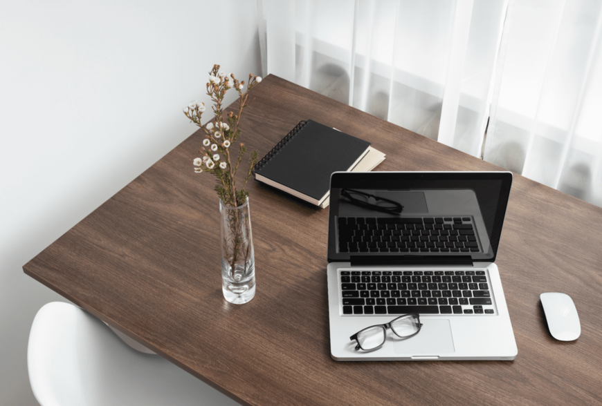 書桌擺放風水心理學破解指南！5 大宜忌、文昌位布局，提升辦公讀書效率！