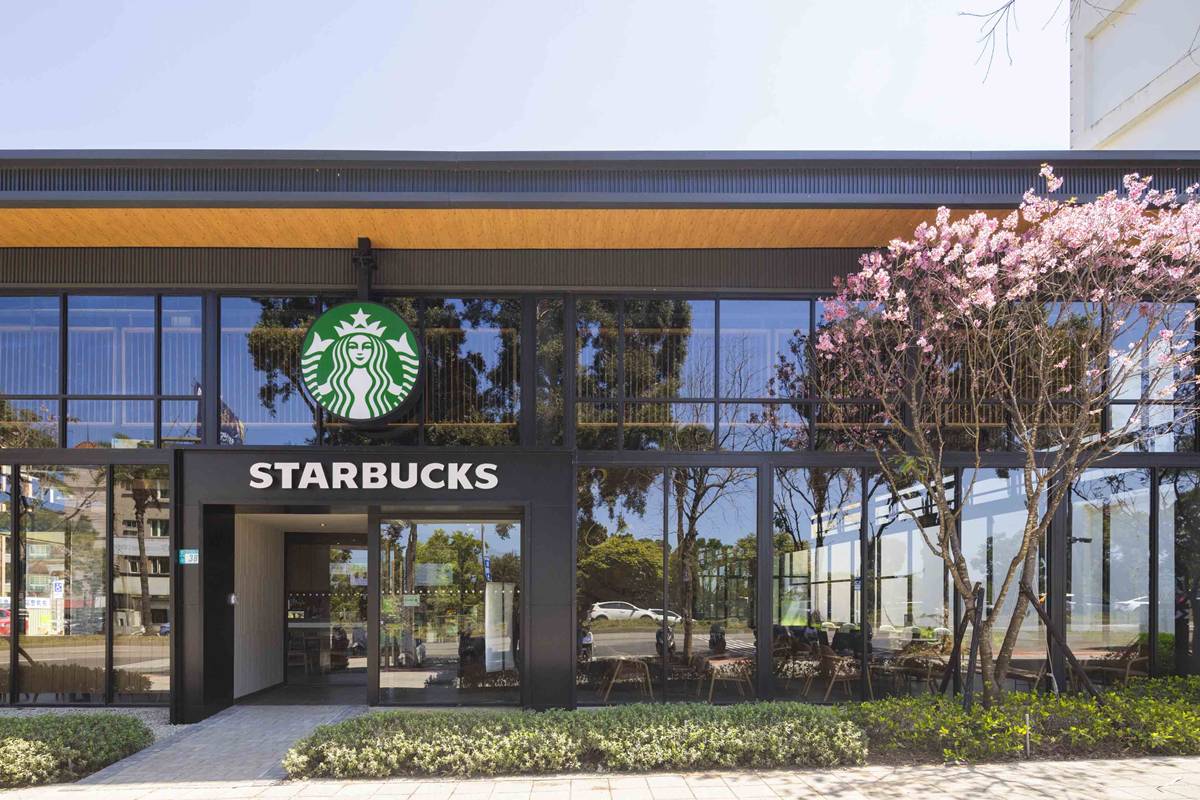 走進森林中的玻璃盒！星巴克林口文化北門市新開幕