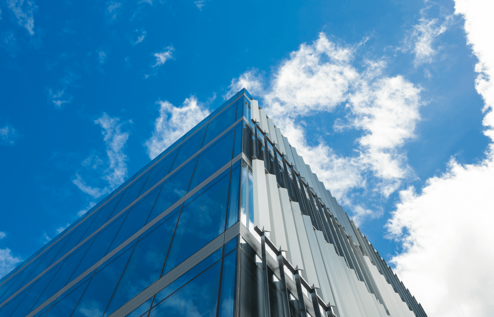 房市「軟著陸」開頭？央行喊話建商讓利，2026 下半年撿甜甜價的議價 3 招