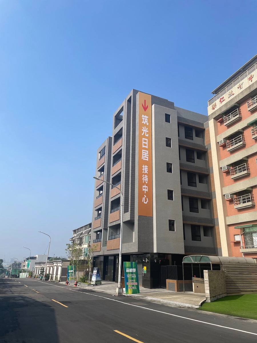 【阿明幫你看建案】高雄小港「筑光日居」實地開箱：2房28坪、3房32坪，低公設25.5%、單價28萬起，首購族能出手的景觀華廈