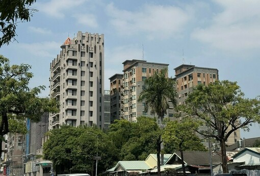 房地產死了嗎？他一句話點破：不是死了，是「價格還沒跌夠」