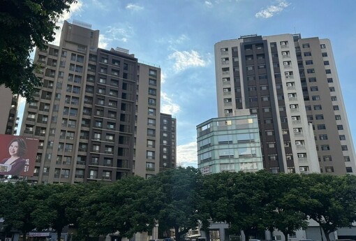 社宅是豪車俱樂部！只查所得、不查資產，「排富制度」排誰？