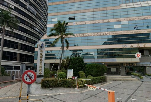 保單「改個名字」竟要課稅？父母變更要保人為子女 留意兩大稅務地雷