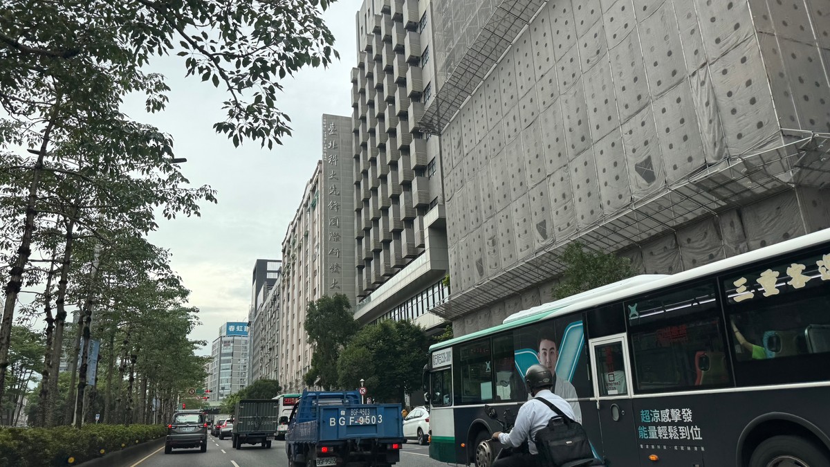 預售屋過戶再賣「隱形成本」曝光！仲介費ㄒ契稅、違約金⋯⋯專家：解約可能更划算