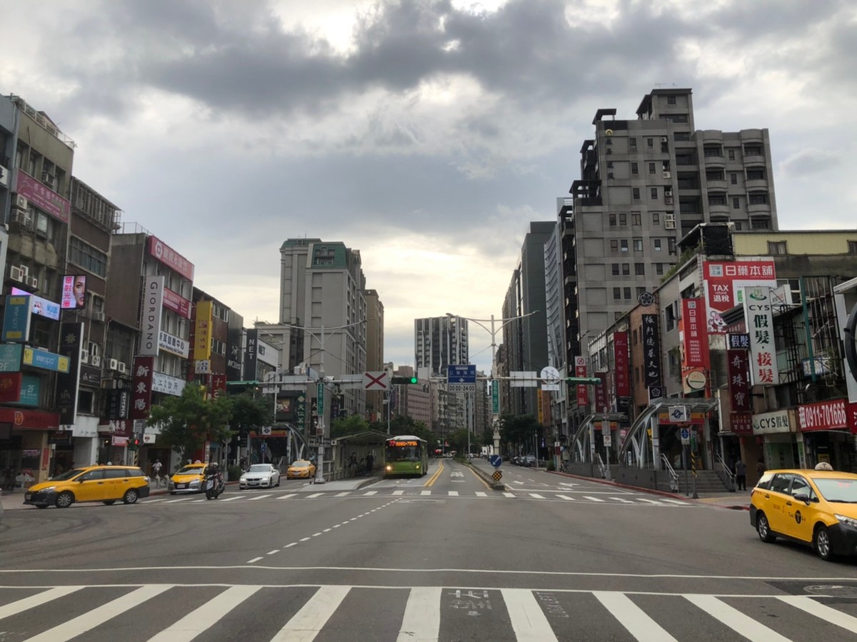 教會改建小豪宅身價高! 大安區學區套房單價近200萬 附車位大套房誰買? 信義區套房預售案總價破6000萬