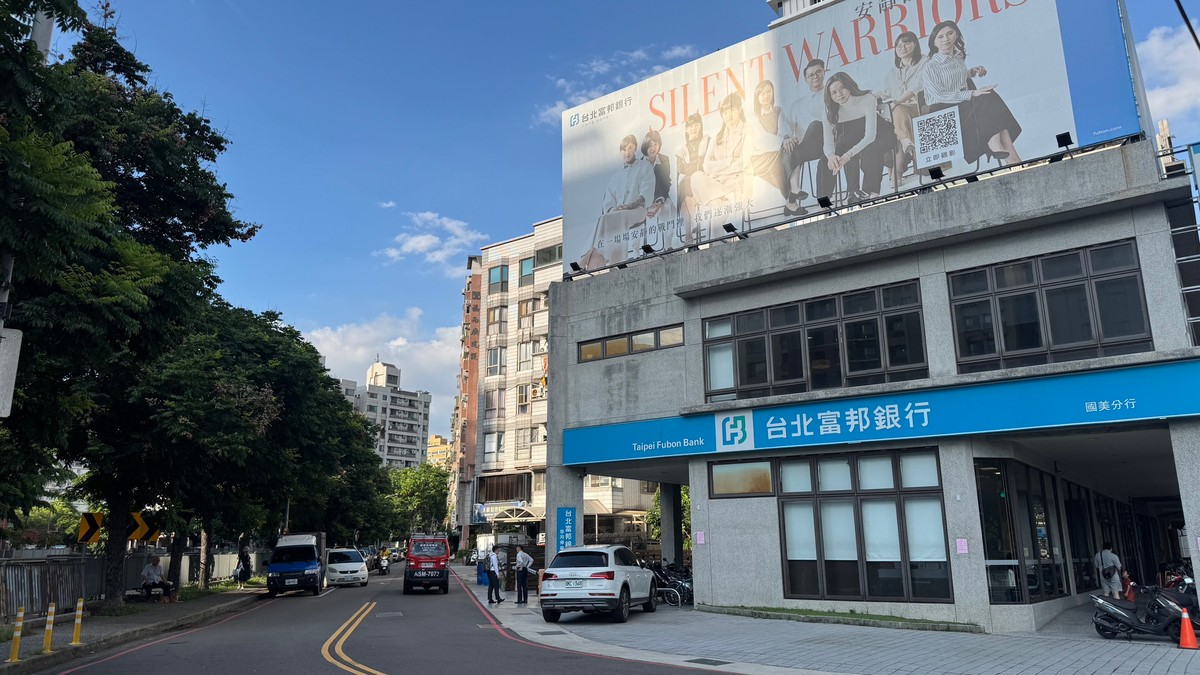 富豪掃豪宅、小資去擺攤！K型分裂真相：小資族台北廁所買不起