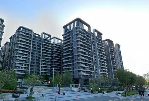 品牌建商「包街」造神？台中人的信仰被房價打折擊潰，機捷賠15%、廍子5字頭崩回3字頭