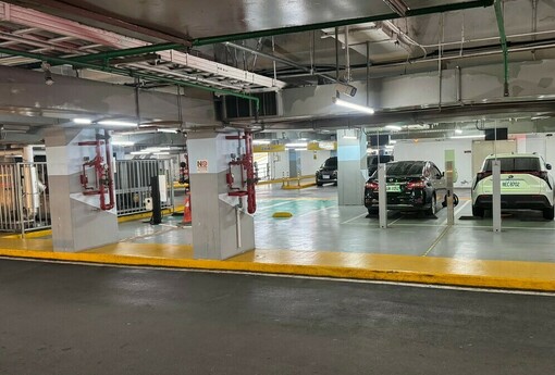 電動車主崩潰！車位自己的不能裝充電樁 管委「不准」法院挺