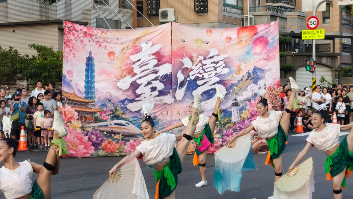 24萬人擠爆台中！5國舞團嗨翻4行政區 踩舞嘉年華熱力落幕  10年跨國情誼感動全場 台體大生與日本舞團共演 寫下「以舞會友」佳話