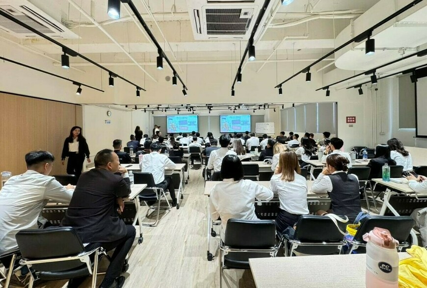 AI不是趨勢，是每天作業！他提供房仲工具百寶箱 1,928位學員實戰驗證 60歲店東也學得會