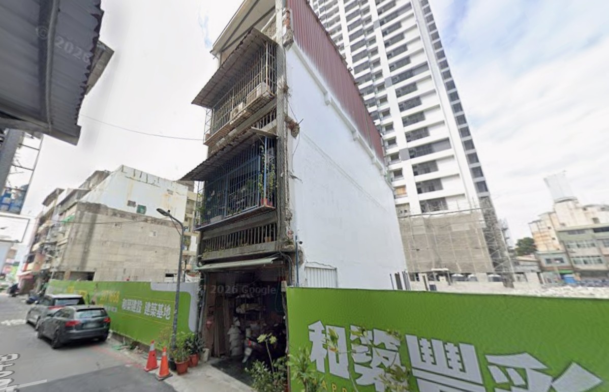 不賣最大?高雄孤島宅被15層大樓夾殺 專家打臉:想賣都來不及