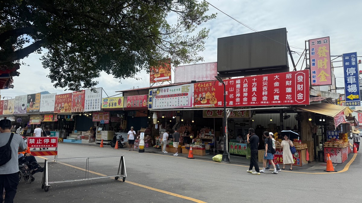 全台老街複製貼上！走到哪都賣一樣的東西！租金炒高、小店倒光、居民崩潰