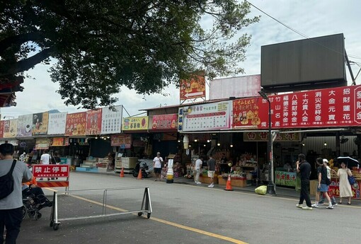全台老街複製貼上！走到哪都賣一樣的東西！租金炒高、小店倒光、居民崩潰