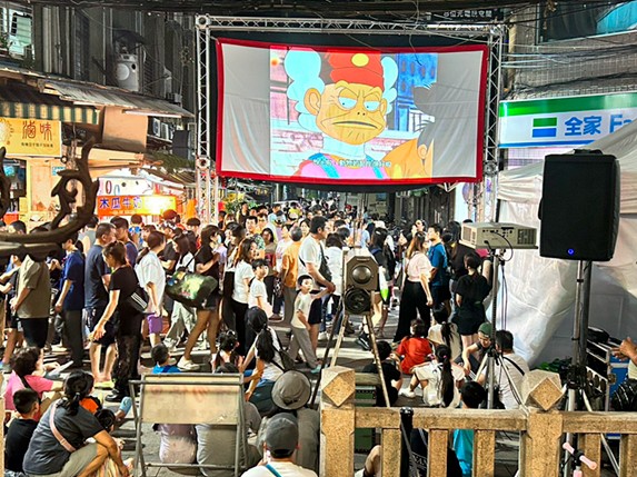 2026潮月新莊登場！侯友宜與民同樂 老街烤肉、戰鬥陀螺、露天電影一次滿足