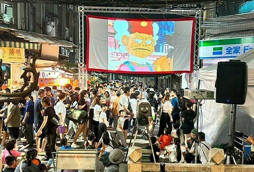 2026潮月新莊登場！侯友宜與民同樂 老街烤肉、戰鬥陀螺、露天電影一次滿足