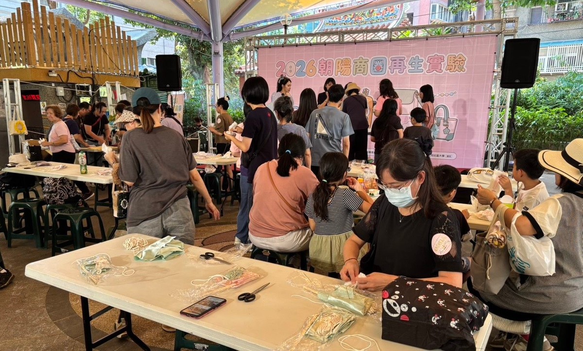 舊織品變身時尚包款！朝陽商圈再生實驗 165組作品競逐10萬獎金