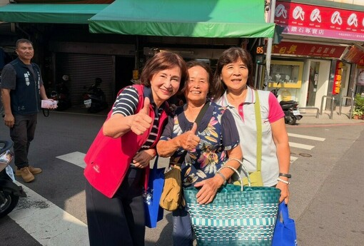 黃馨慧攜手江啟臣掃西屯市場 攤商遞喉糖加油：府會雙贏，台中再升級