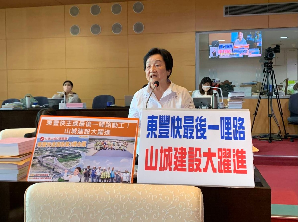 從政49年最後總質詢 張瀞分緊盯豐原建設 盧秀燕盛讚：豐原媽祖婆