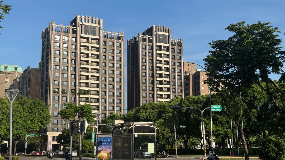 央行送暖變建商提款機？「兩戶合一」破解豪宅線 網友：打炒房打心酸的？