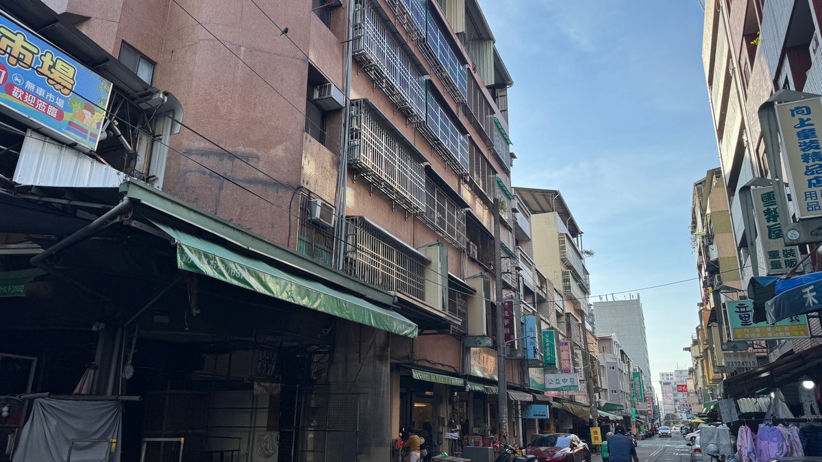 公寓頂樓加蓋24坪鐵皮屋近30年 新鄰居一狀告上法院 法官判拆 不當得利3491元?