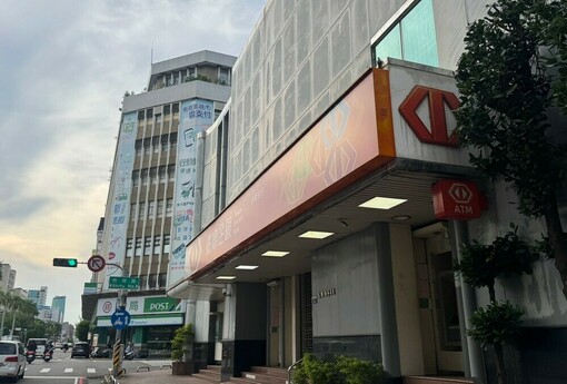 金管會說「錢很多」、首購族卻「貸不到」！不動產放款比率創16年新低，網怒：誰在說謊？