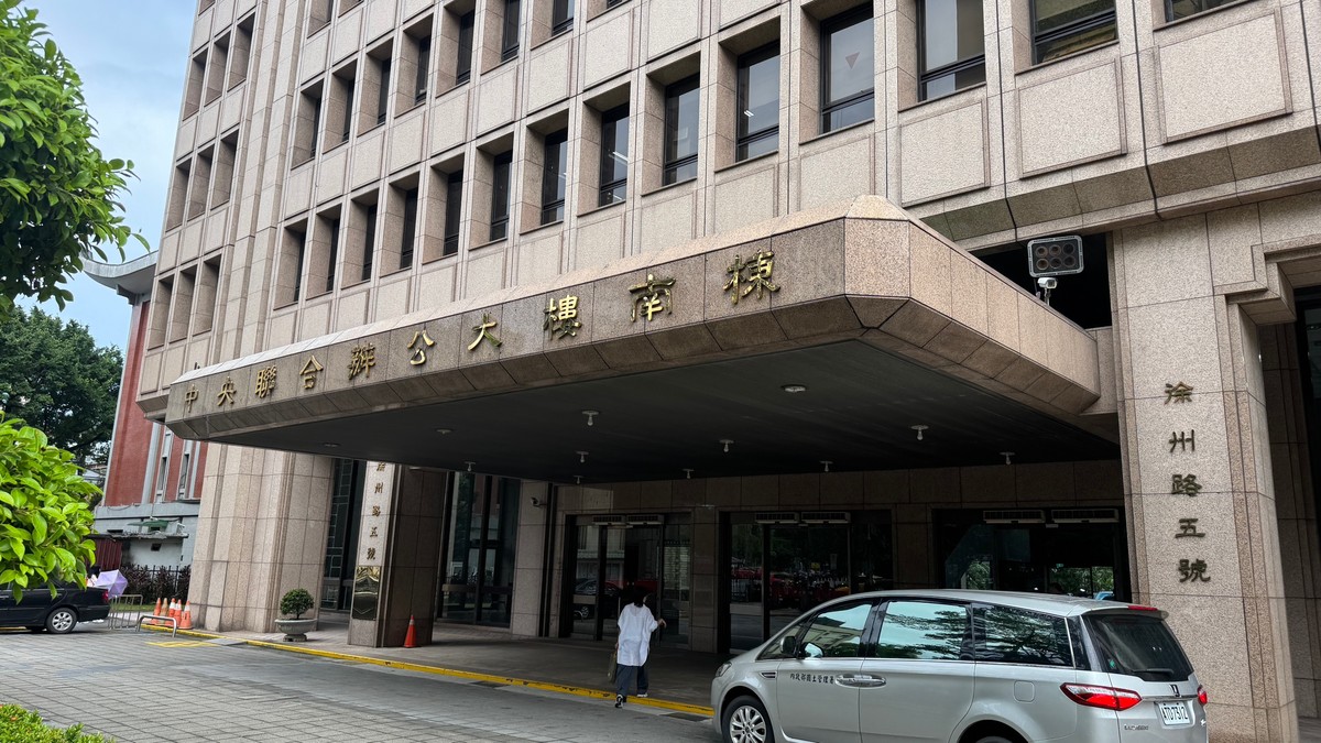 鐵飯碗翻身！2025年所得調查：公共行政平均94.8萬超車金融業奪冠