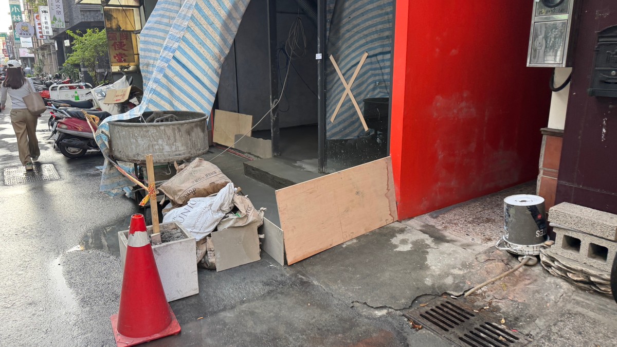 裝修費全燒光！屋主怒控業者「AI照騙」 3層透天厝爛尾還被當垃圾場