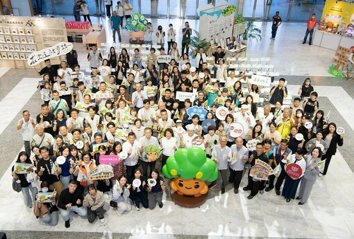 嘉義舊城創新生成果亮眼！黃敏惠發表城市IP「木吉」 集點換限定好禮