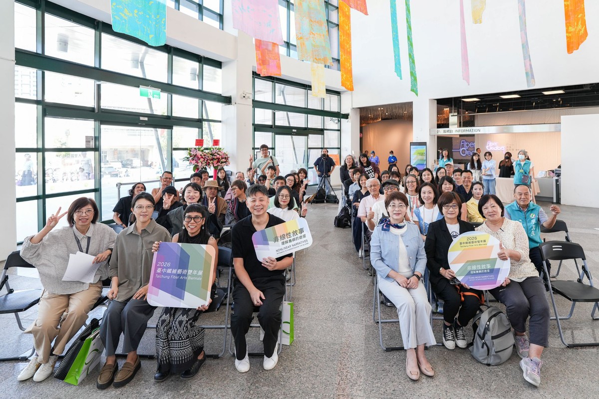 一條線串起亞洲6國故事！首屆台中纖維藝術雙年展開幕　18位藝術家用布料、光影打造藝術世界