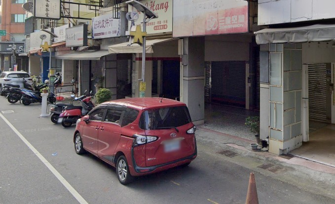 鄰居硬要停兩台車還佔中庭？教你幾招讓他乖乖挪車！
