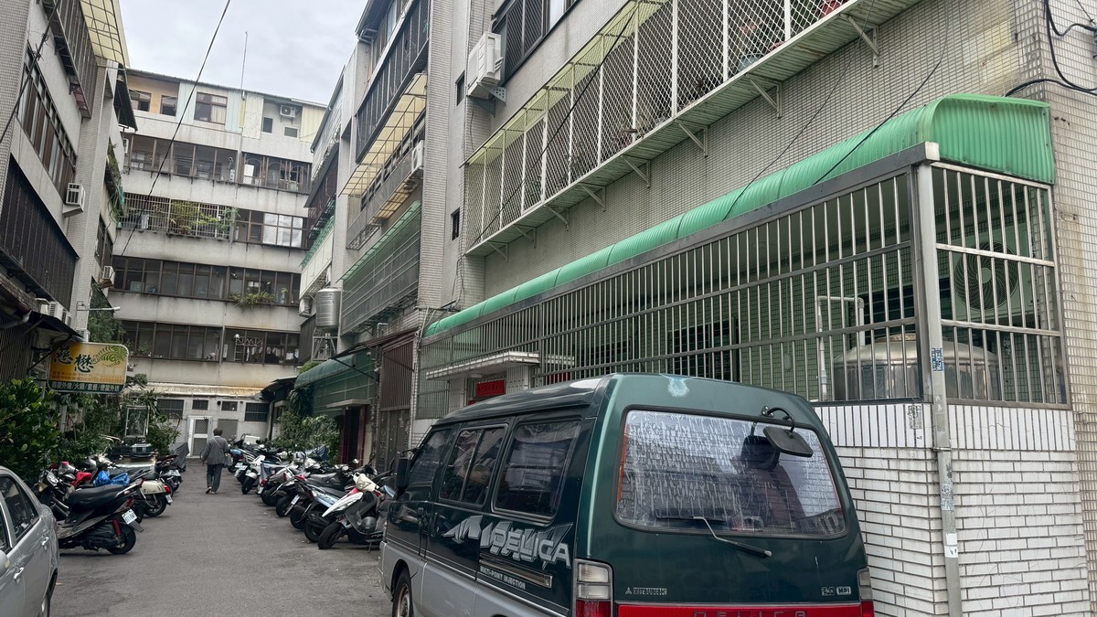 老舊大樓露台漏水該搭採光罩嗎？專家曝合法施工3大關鍵，做錯恐被檢舉拆除！