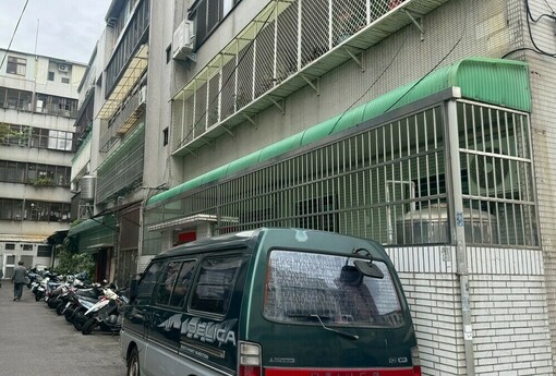 老舊大樓露台漏水該搭採光罩嗎？專家曝合法施工3大關鍵，做錯恐被檢舉拆除！