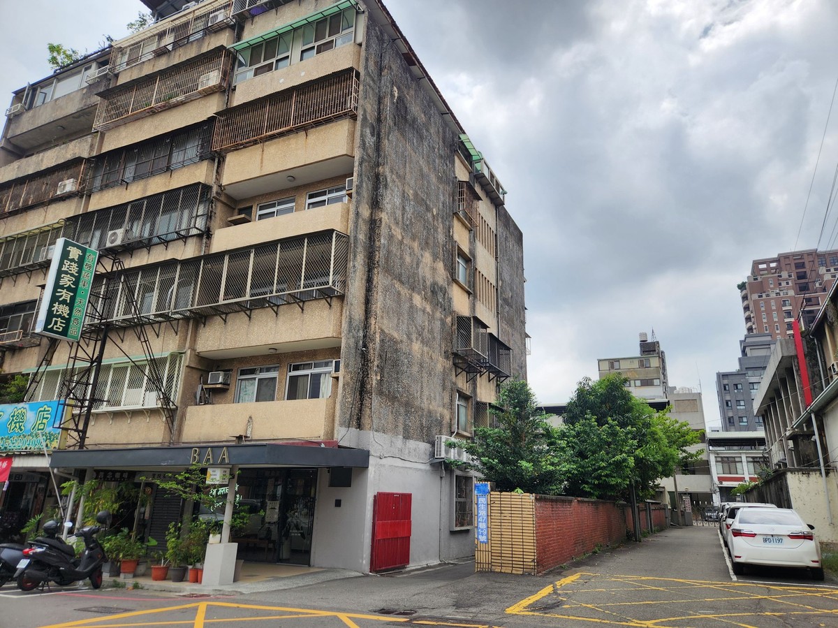 一樓住戶不願分攤外牆翻修費合理嗎？鬥陣ㄟ，麥安捏辣!