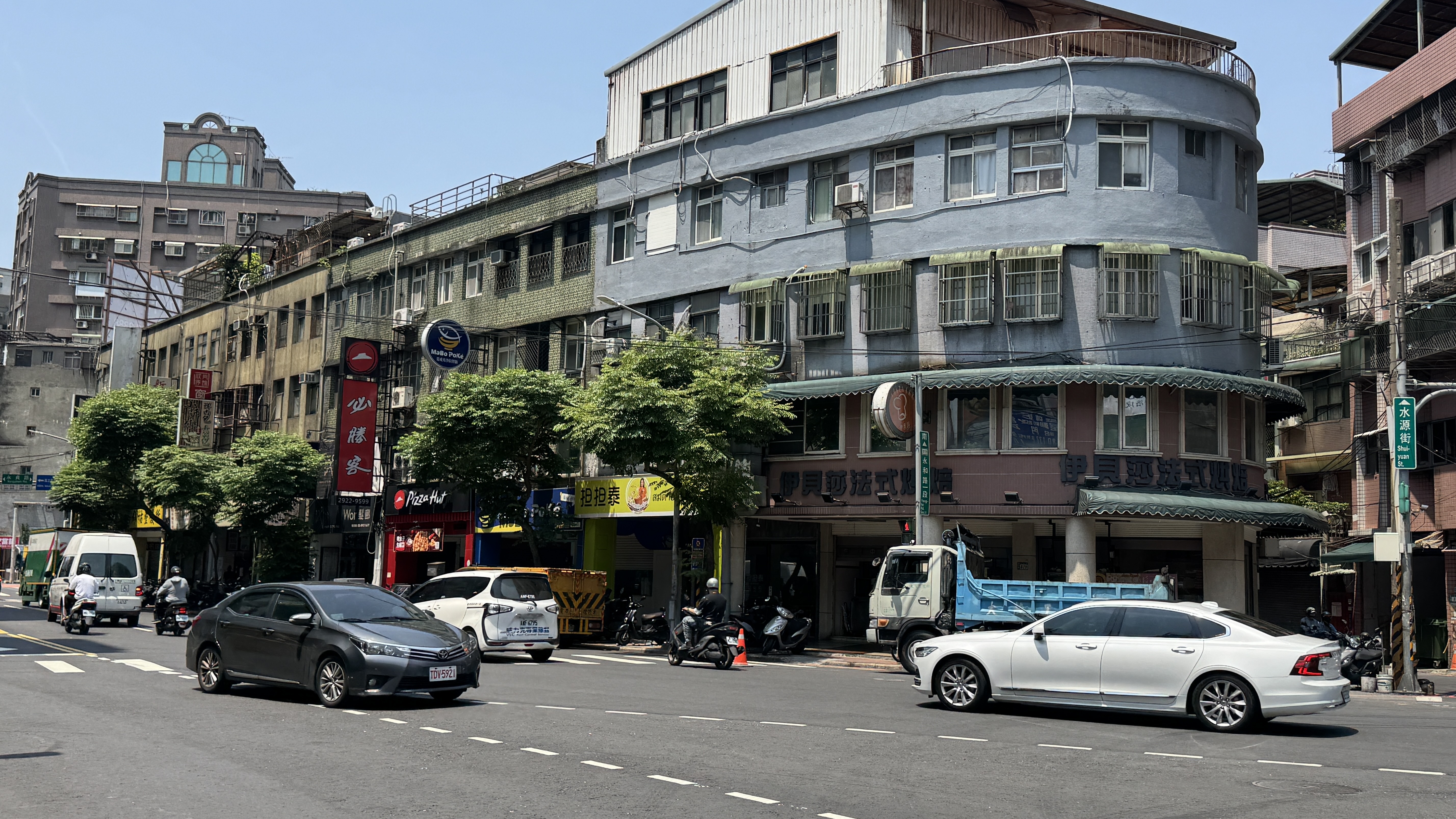 【買房難題】同重劃區「邊緣戶vs.核心區」怎麼選？網友吵翻：便宜200萬但鄰居是鐵皮屋，你會賭嗎？