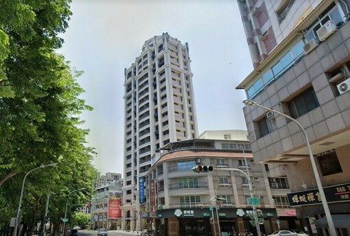 「河堤社區」憑什麼被稱高雄小天母？內行揭3大關鍵：20年屋漲破3字頭，這建案最搶手！