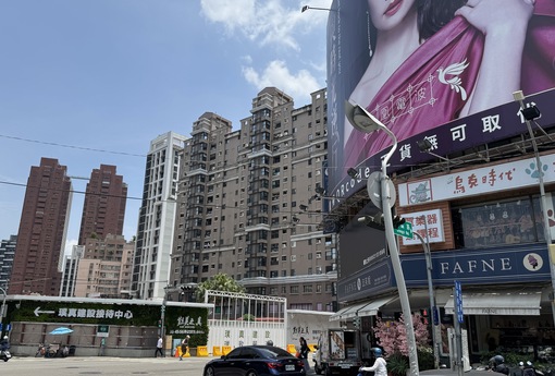 【爆血淚控訴】"去年All-in買5間房，現在每天睜眼就欠銀行3萬..."房市韭菜告白：原來我們被「這3個謊言」騙了！