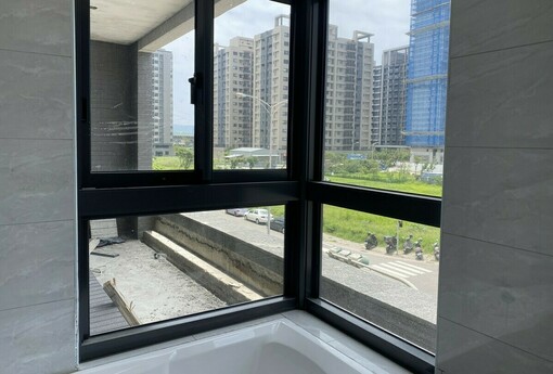 「才住2年就漏水！前屋主、建商互踢皮球...網怒：根本買到漏水保證屋？」