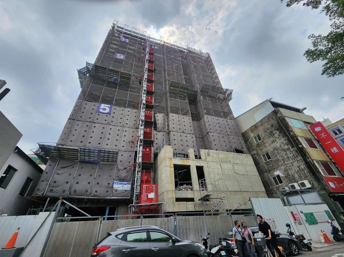 「2025房市大逃殺！現在進場能撿到『流血價』？專家警告：這些房子碰不得」