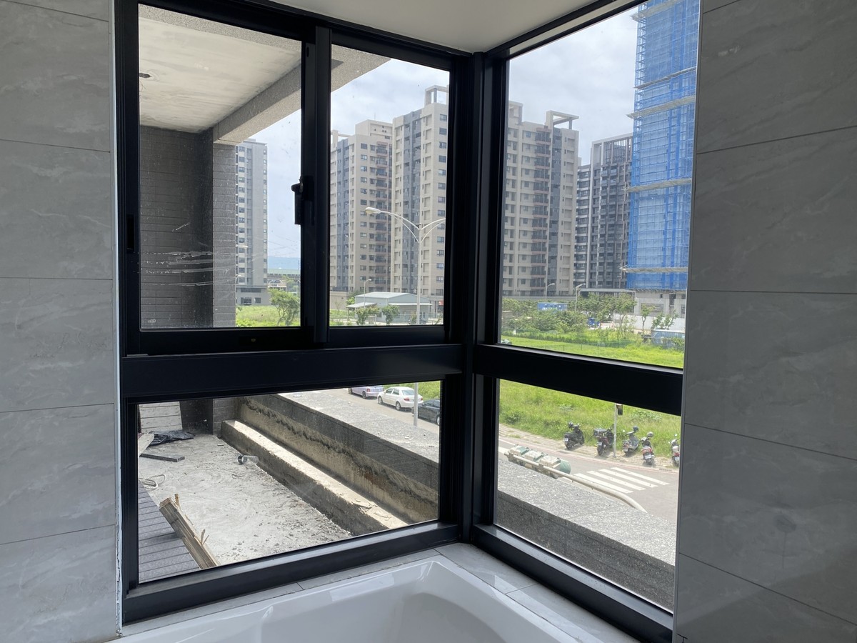 看中一個有壁癌的物件，房仲說問題不大，價格合理可以買嗎？