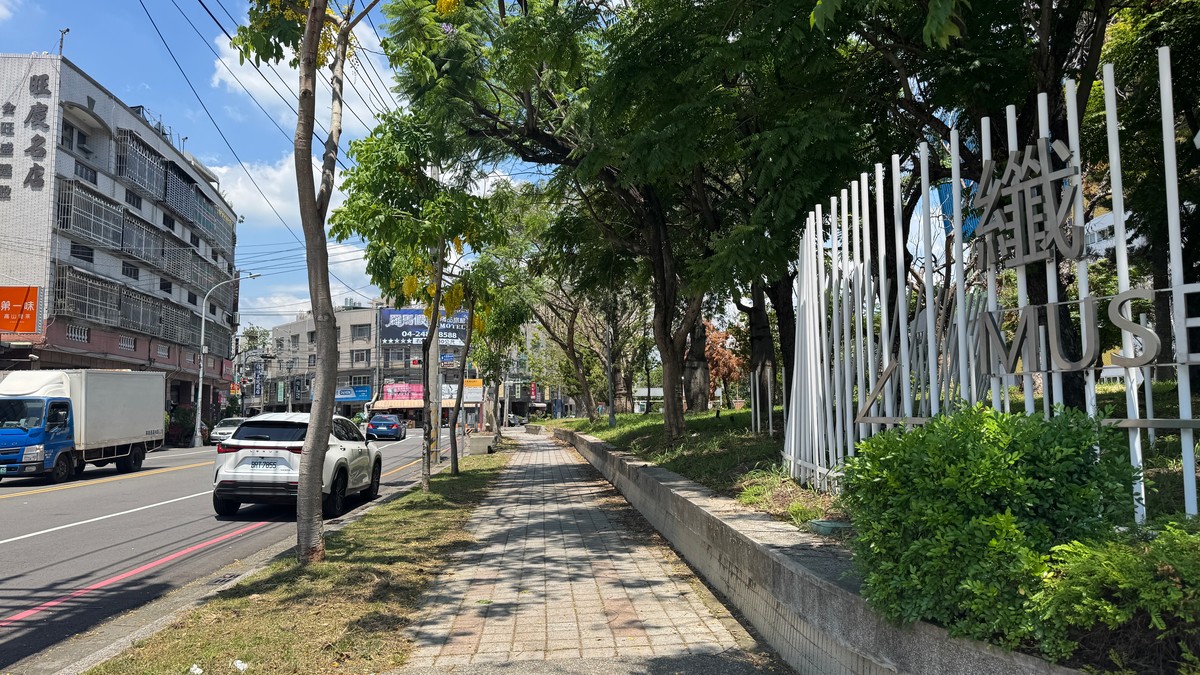 朋友間預售屋「平轉」自己辦可行嗎？小心這些隱藏陷阱讓你賠更多！