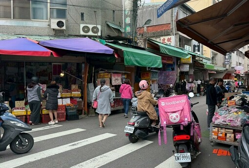 台灣高齡社會的居住困境與解方探討