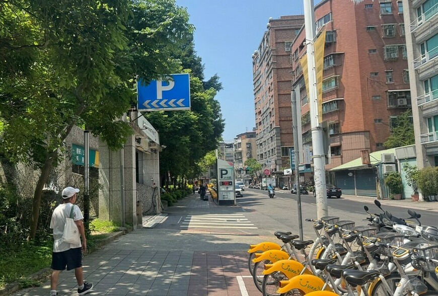 32年華廈「無權狀車位+高公設比」能買嗎？網友:減價10%再談