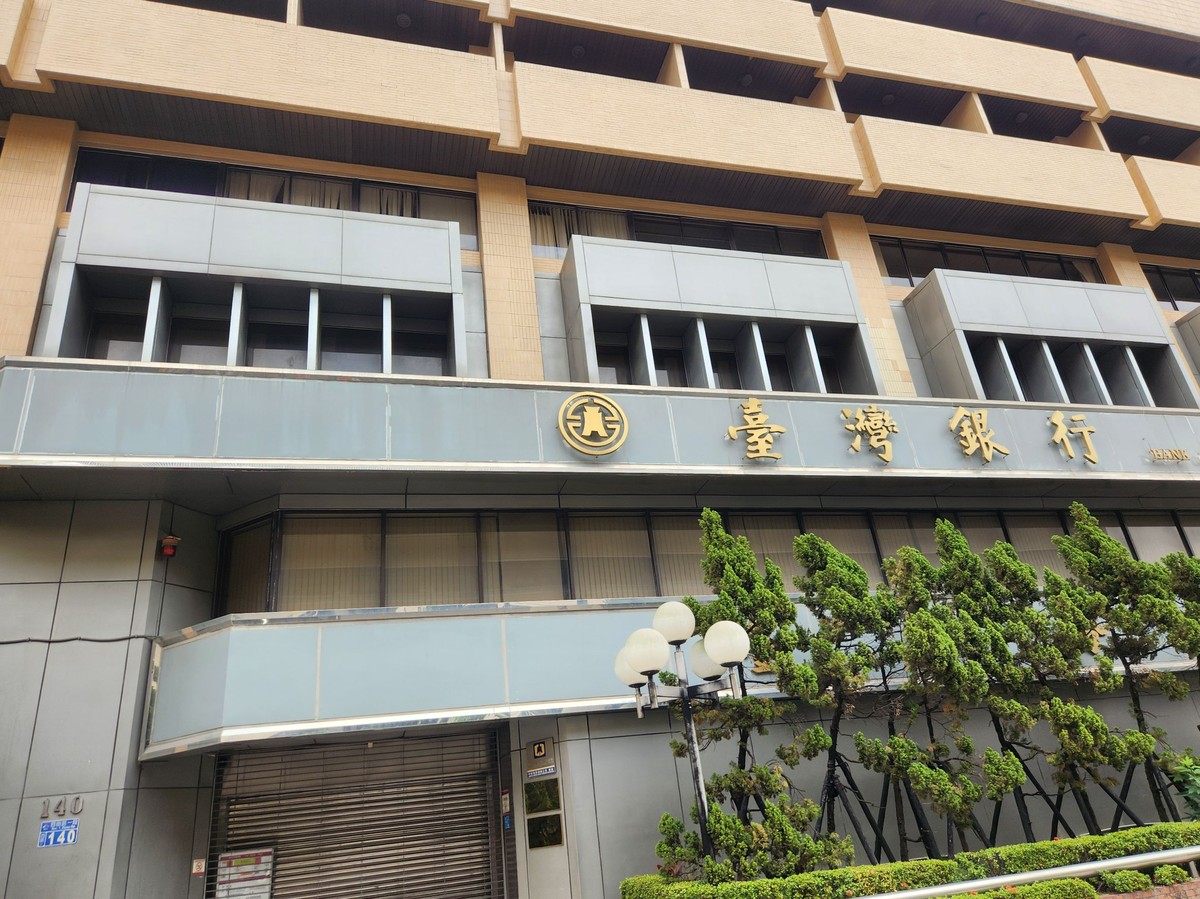 新青安40年房貸過件秘技！收支比不足照樣核貸，行員親授保人加分公式