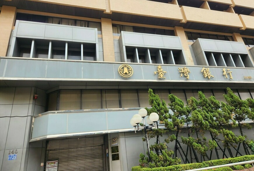 新青安40年房貸過件秘技！收支比不足照樣核貸，行員親授保人加分公式