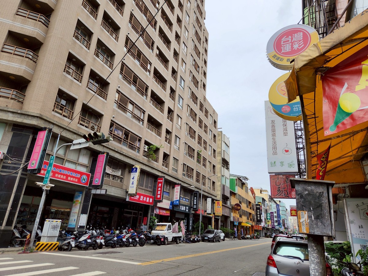 48歲單親媽媽的換屋抉擇：透天厝 vs. 投資ETF的財務分析