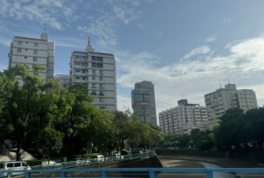 台中建商半年報驚豔！四雄營收飆破百億 暗藏「交屋潮」後的隱憂 