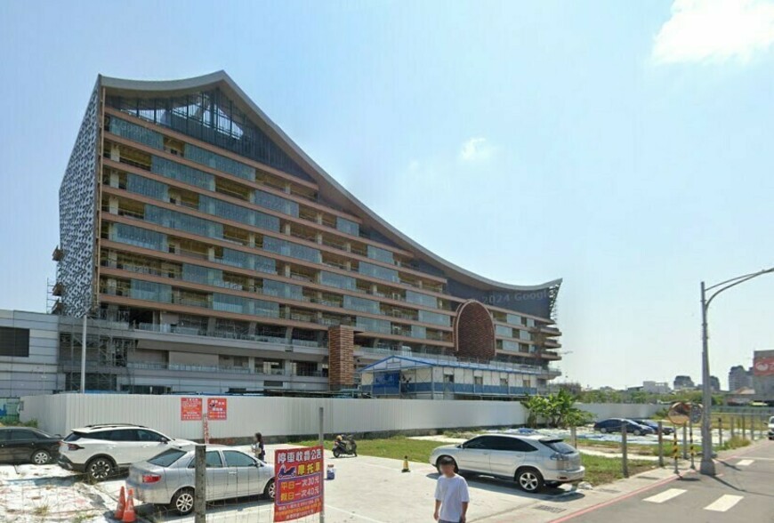 日均人流僅1.2萬「硬塞百貨影城」 專家痛批：把鳳山人當盤子 不如改做「全台最貴國民運動中心」