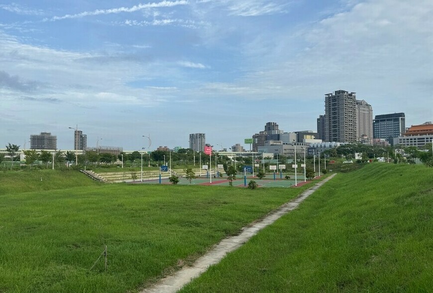 「土地交易11.5兆神話破滅！建商急縮手 專家警告：這3類地區房價恐崩30%」